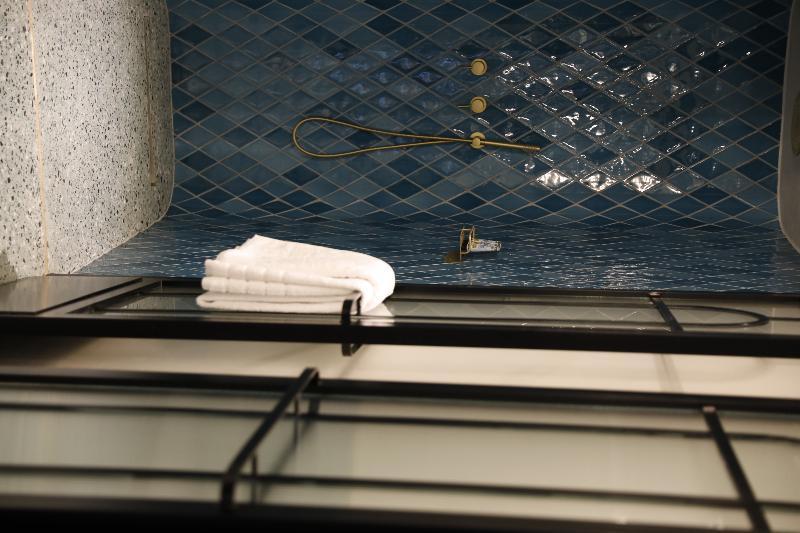 ホテル Gatsby アテネ エクステリア 写真 A shower in a hotel